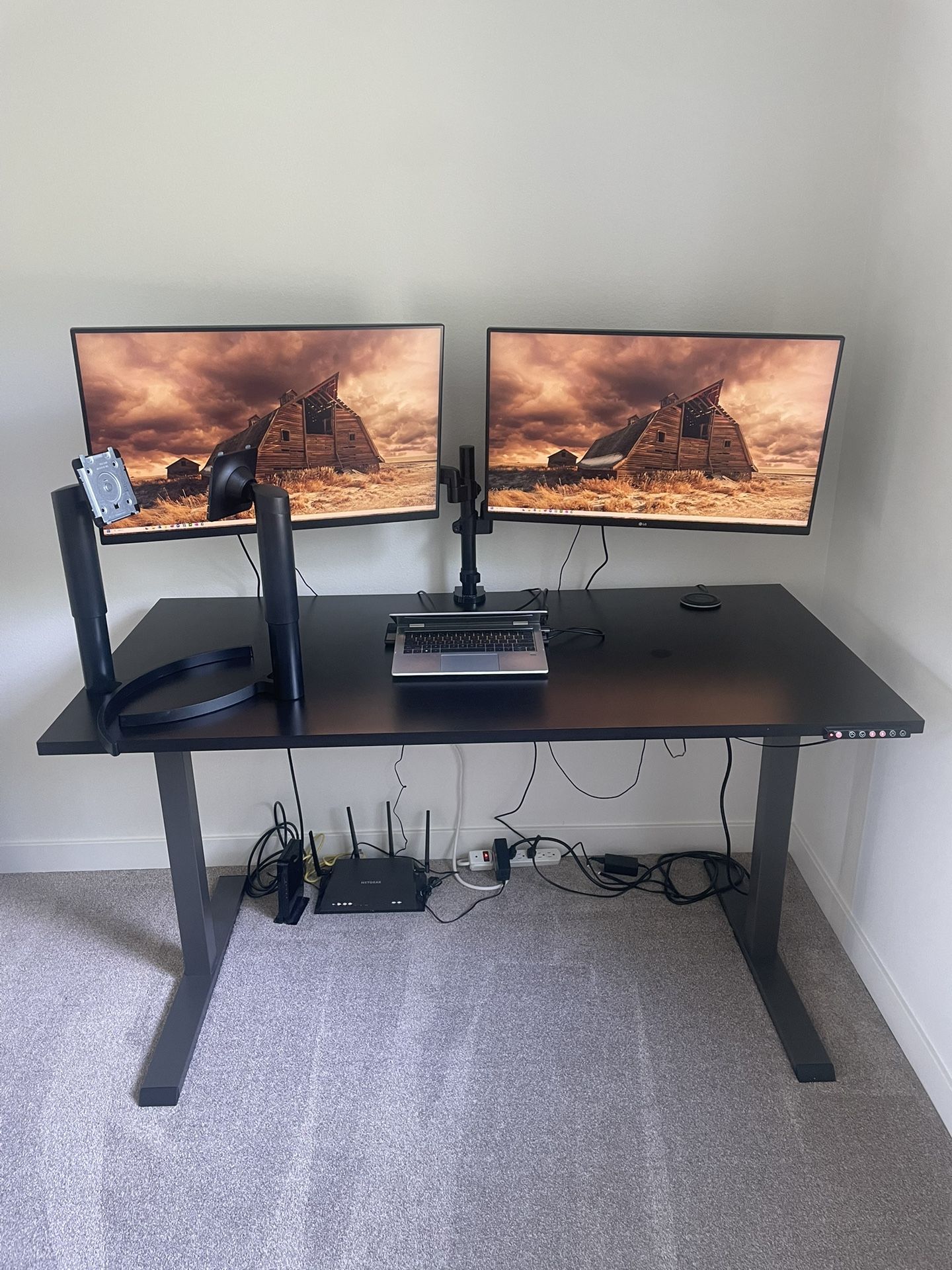 Desk & Monitors 