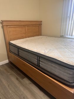 Queen Size wood solid Bed Frame and double padding Mattress