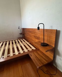 Andes Acacia Wood Platform Queen Bed With Nightstands