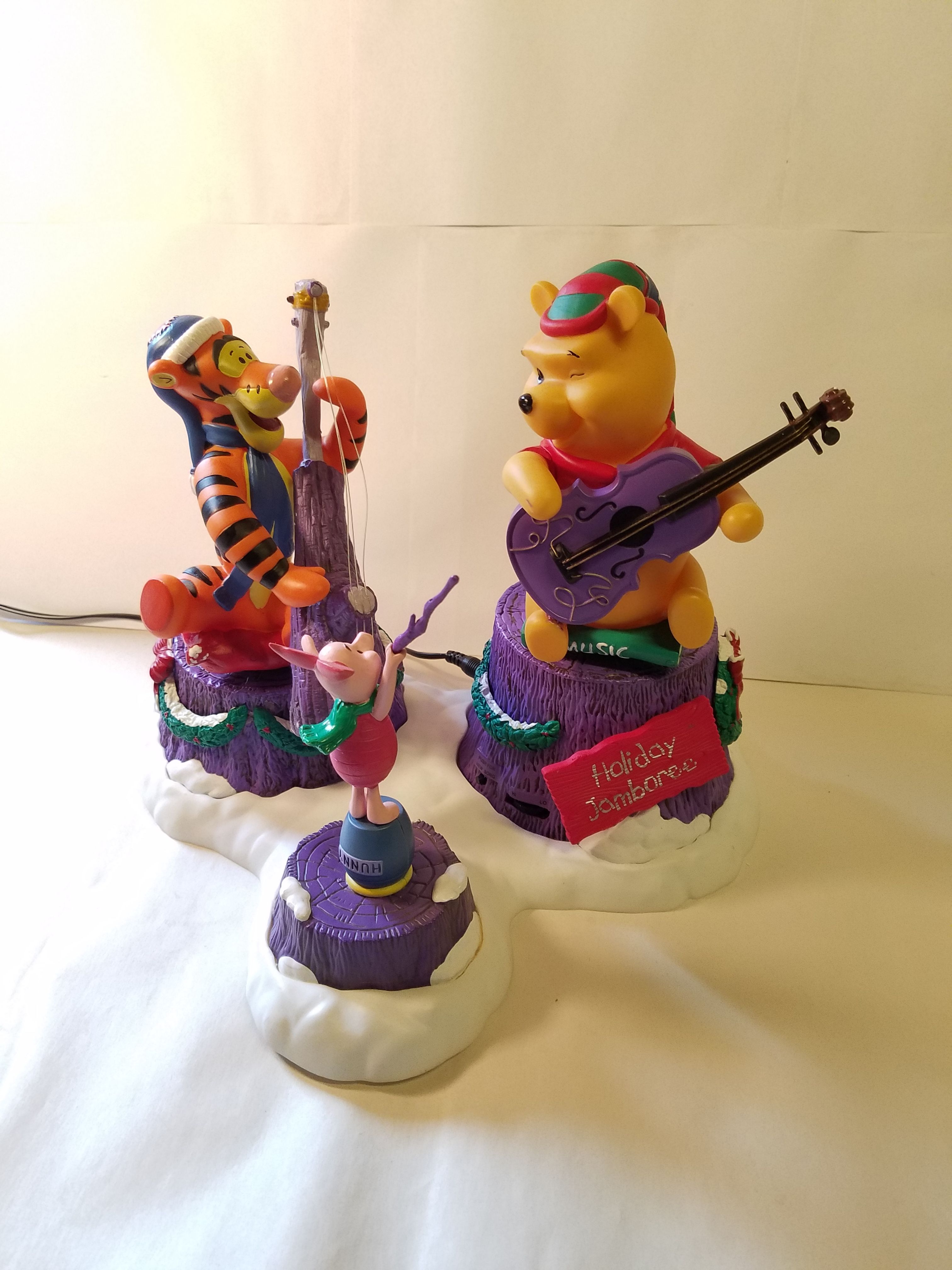 VINTAGE Winnie the Pooh Holiday Jamboree! 1998 Animated Christmas Musical Display is MINT-in-Box! Plays Over 20 Christmas Songs! $40 OBO!