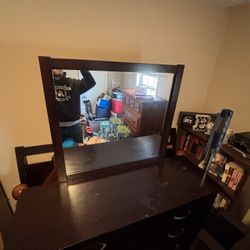 Queen Bedroom Furniture Set