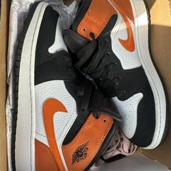 Air Jordan Size 6y Or 7.5 In Women $35