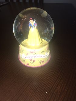 Disney snow globe Snow White