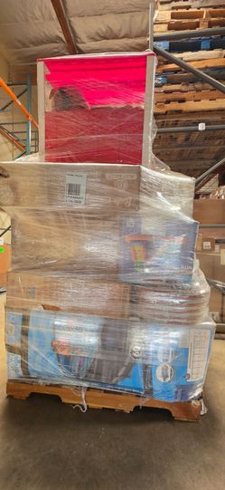 **Toys pallet** **Pallet Con albercas, jumper de agua y alberca **