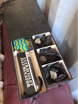 Mineral kit with uv light