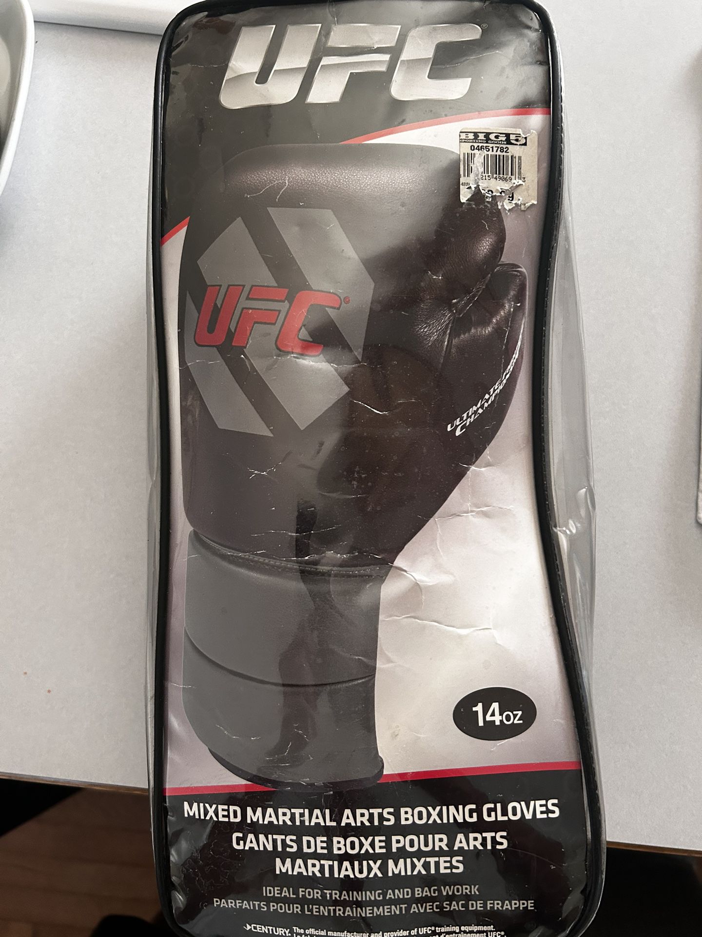 UFC 14oz Gloves 