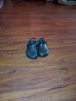 Bob's Shoes Size 4