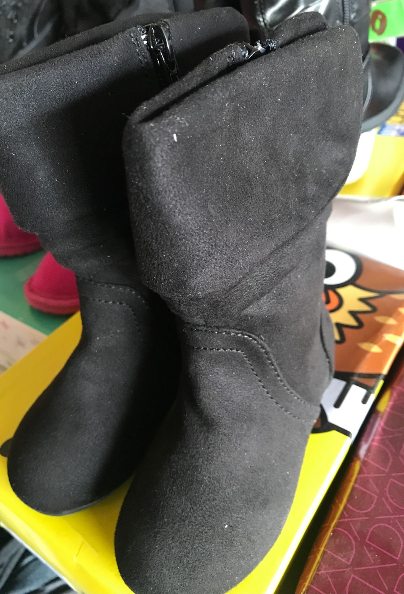 Boots kids size 7.