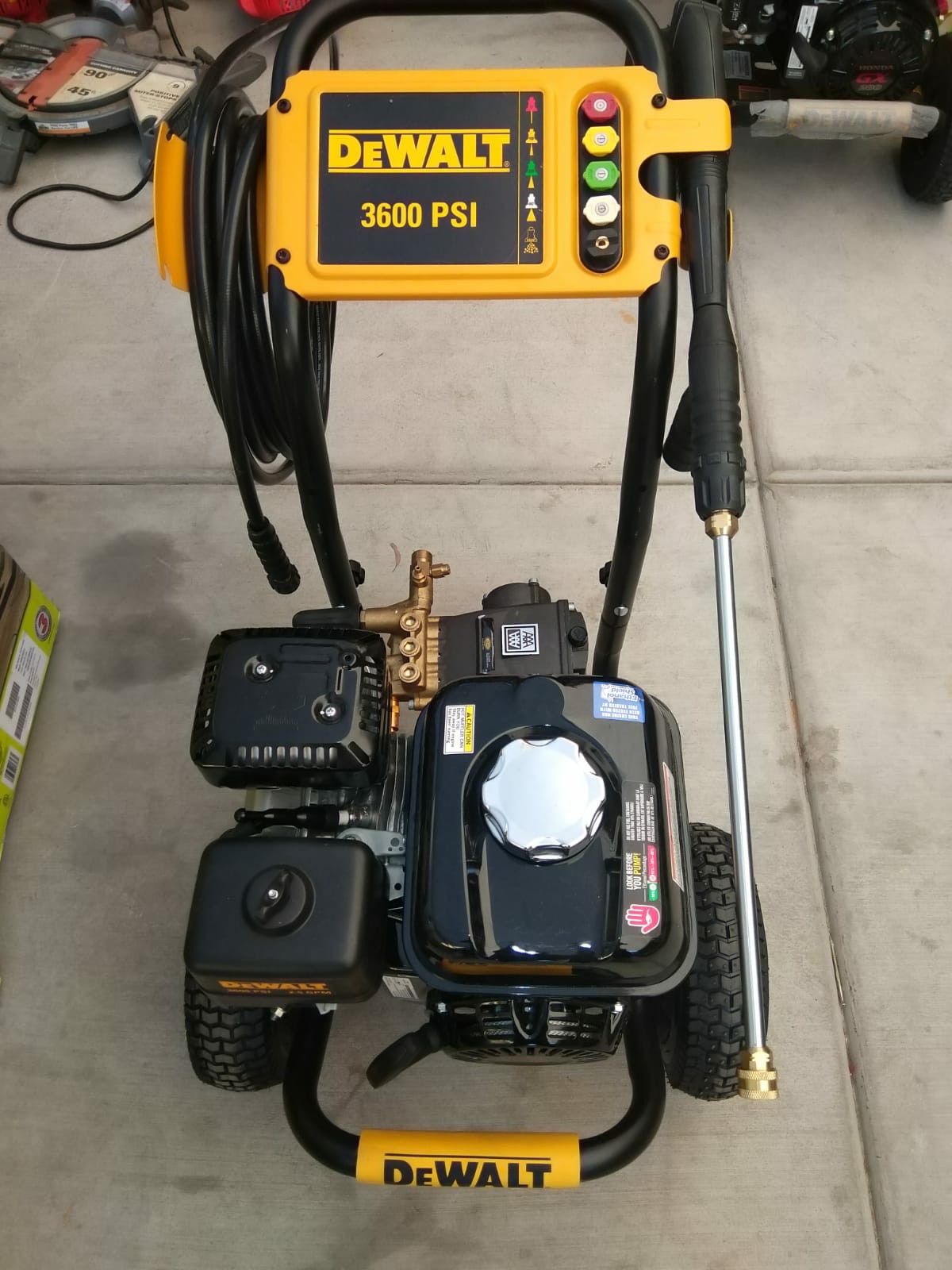 GAS PRESSURE WASHER DEWALT