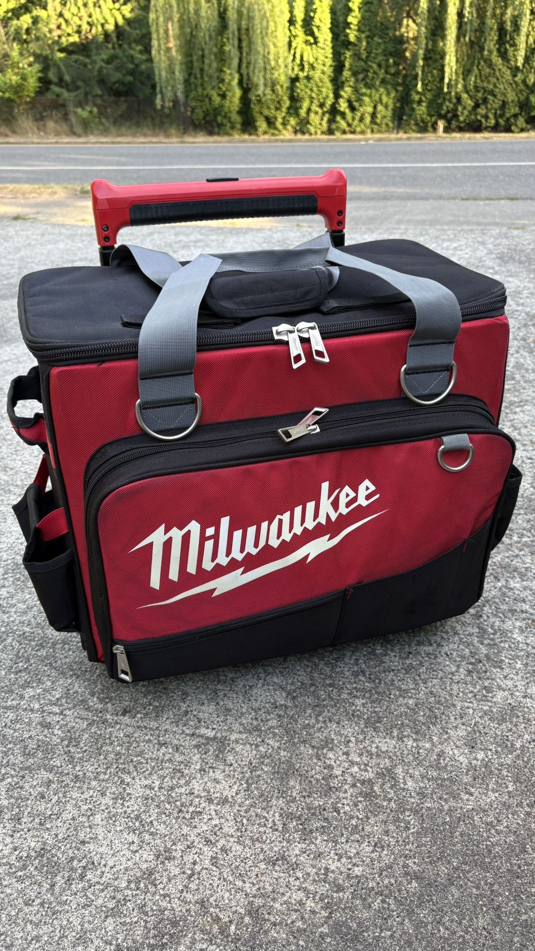 Milwaukee 18" Rolling Tool Bag