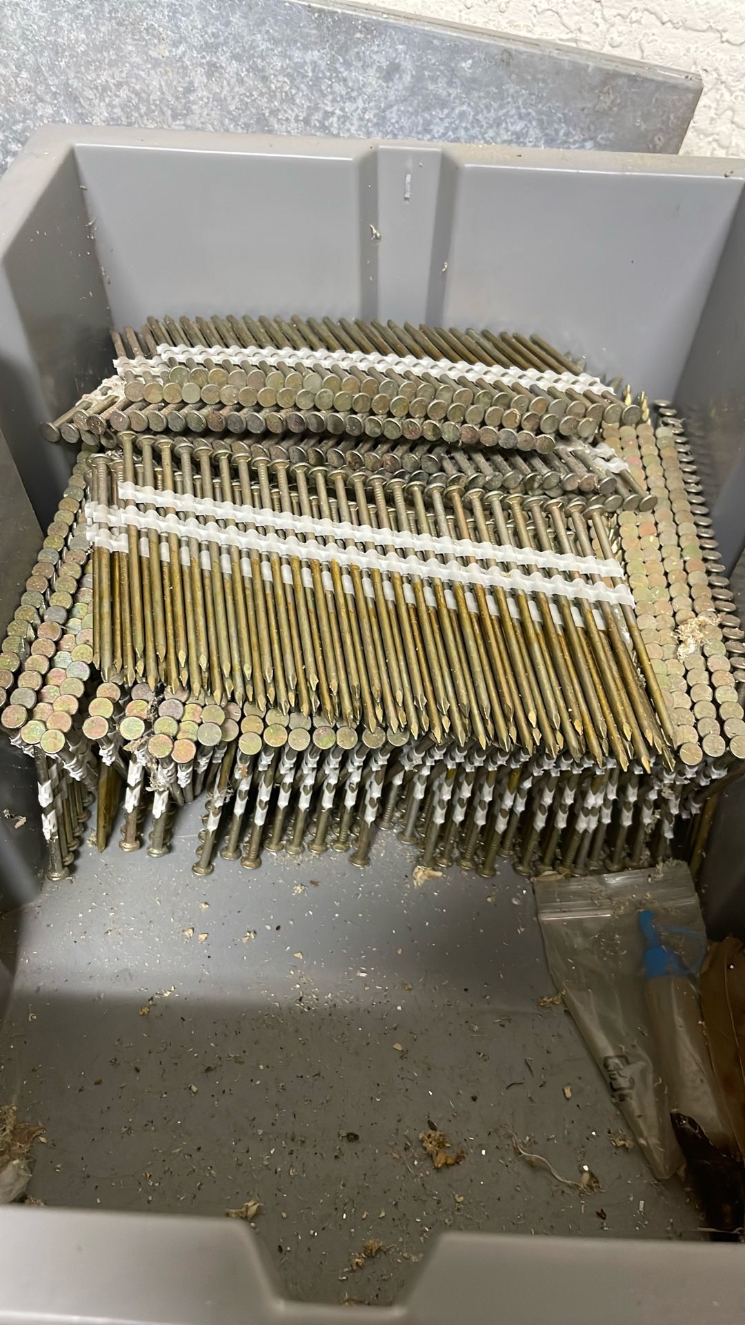 Framing Nails 21 Degree 3 1/2” Nearly Full Box