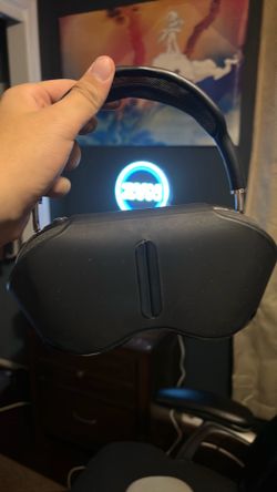 Broken AirPod Maxes