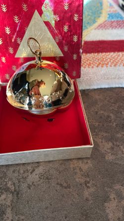 Wallace 1996 annual gold Christmas bell and beautiful condition