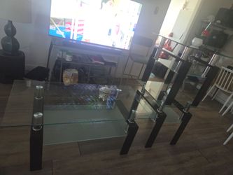 Vendo juego de mesas de vidrio..2 esquineras y la de centro