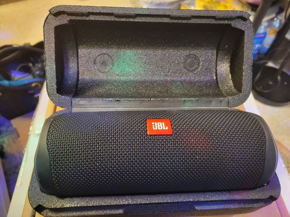 JBL FLIP5 Bluetooth Speaker (New)