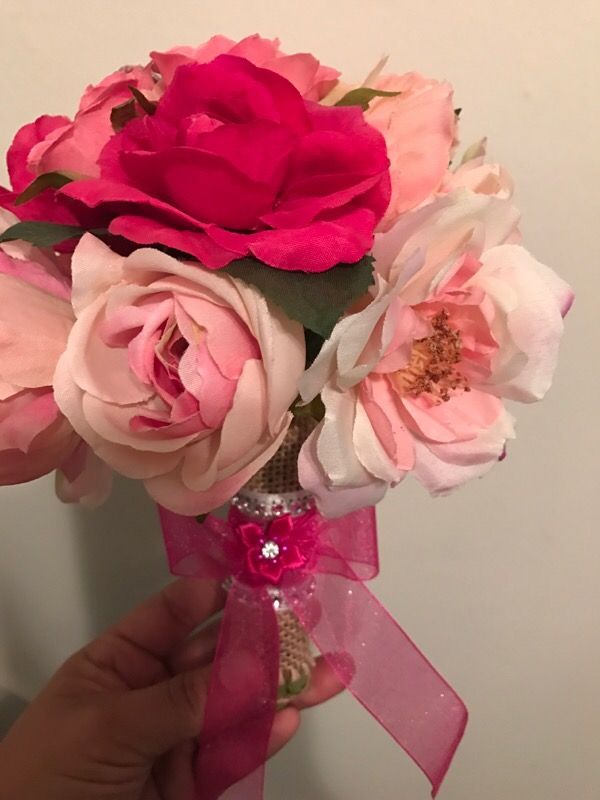 2 bridesmaids Bouquet