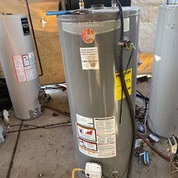 50 Gallons gas water heater 90 days warranty 300$ year 2023
