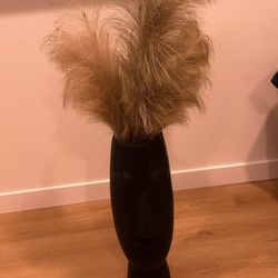 Vase With pampas