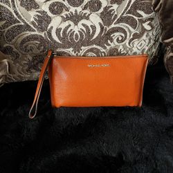 Micheal Kors wristlet 