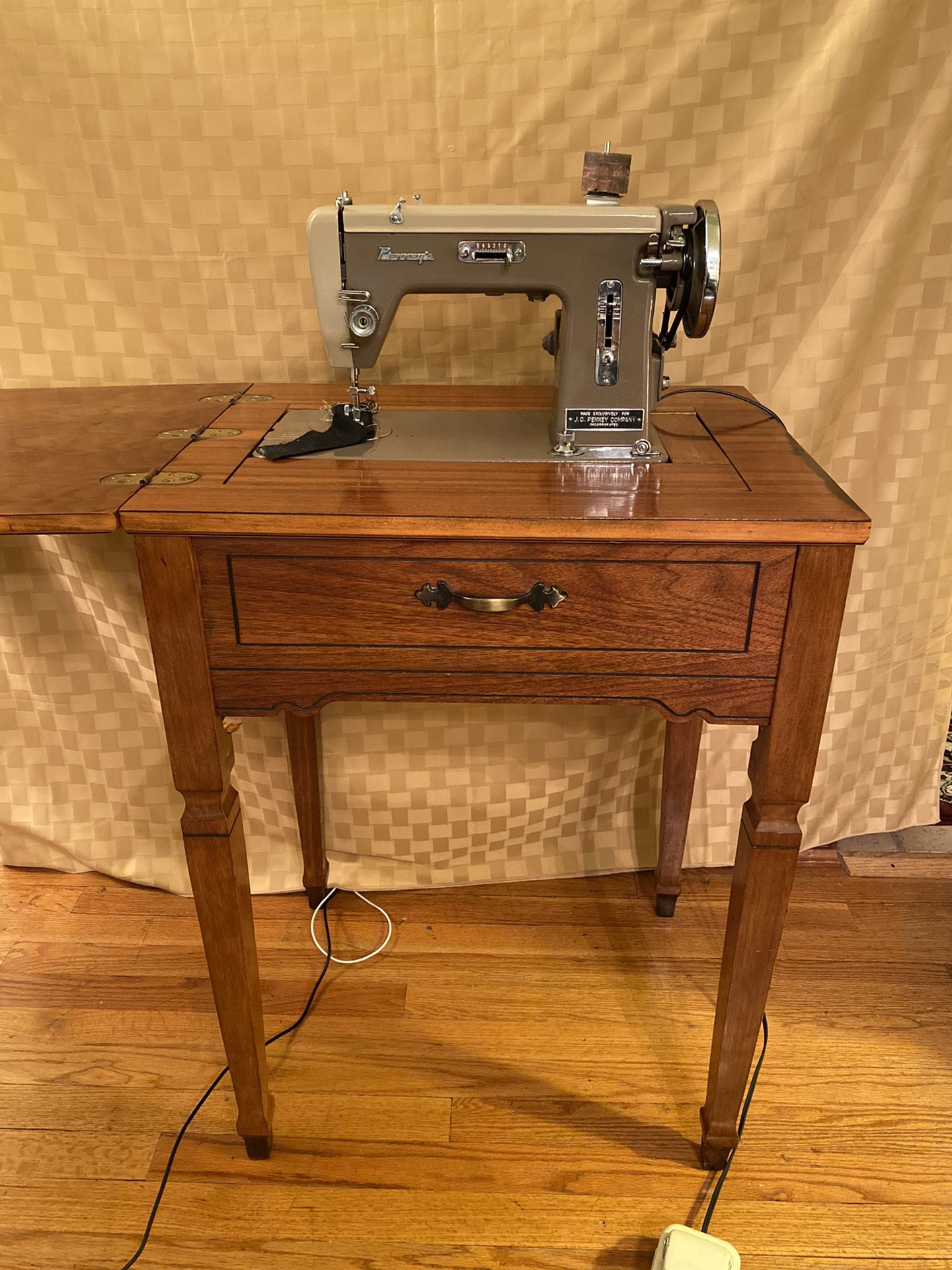 Antique Vintage JC PENNEY Sewing machine with Table