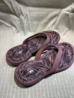 Under Armour mauve cushioned sandals size 7
