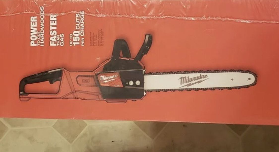 NEW! Milwaukee 2727-20 M18 FUEL Li-Ion 16 in. Chainsaw (Tool Only)
