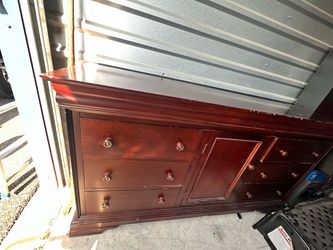 Dresser
