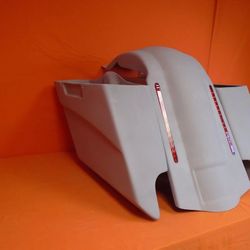 Harley Davidson 5″ Heritage Softail Extended Saddlebags No Lids LED Fender Dual Cutouts