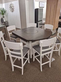 Expandable dining set