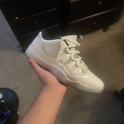 Jordan 11 Low Colombians 