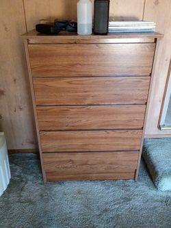 5-Drawer Wood Grain Dresser