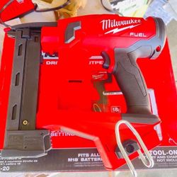 Milwaukee M18 FUEL 18-Volt Lithium-Ion Brushless Cordless 18-Gauge 1/4 in. Narrow Crown Stapler (Tool-Only