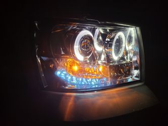 HeadLights 07 To 14 Chevrolet Avelanche