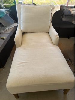 Cream Upholstered Chaise Lounge Chair – great condition