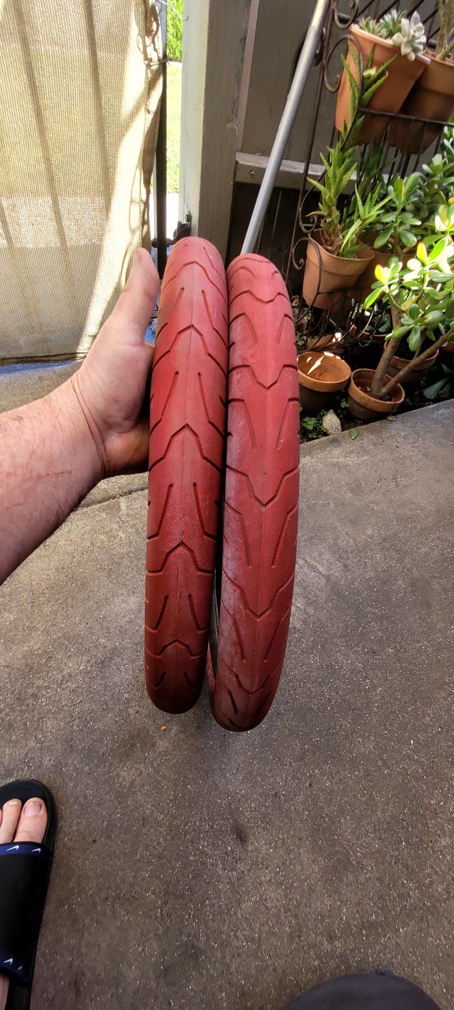 USED KINK BMX TIRES THA SIZE IS ON THA PAGE LA MEDIDA DE LA