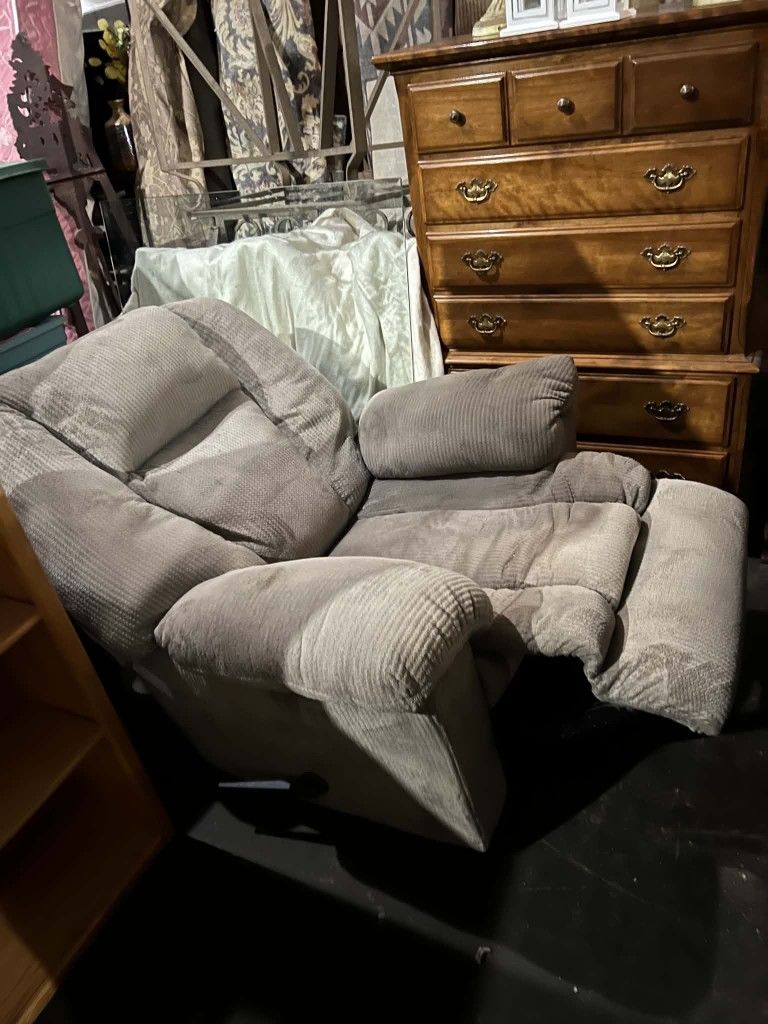 Large Recliner