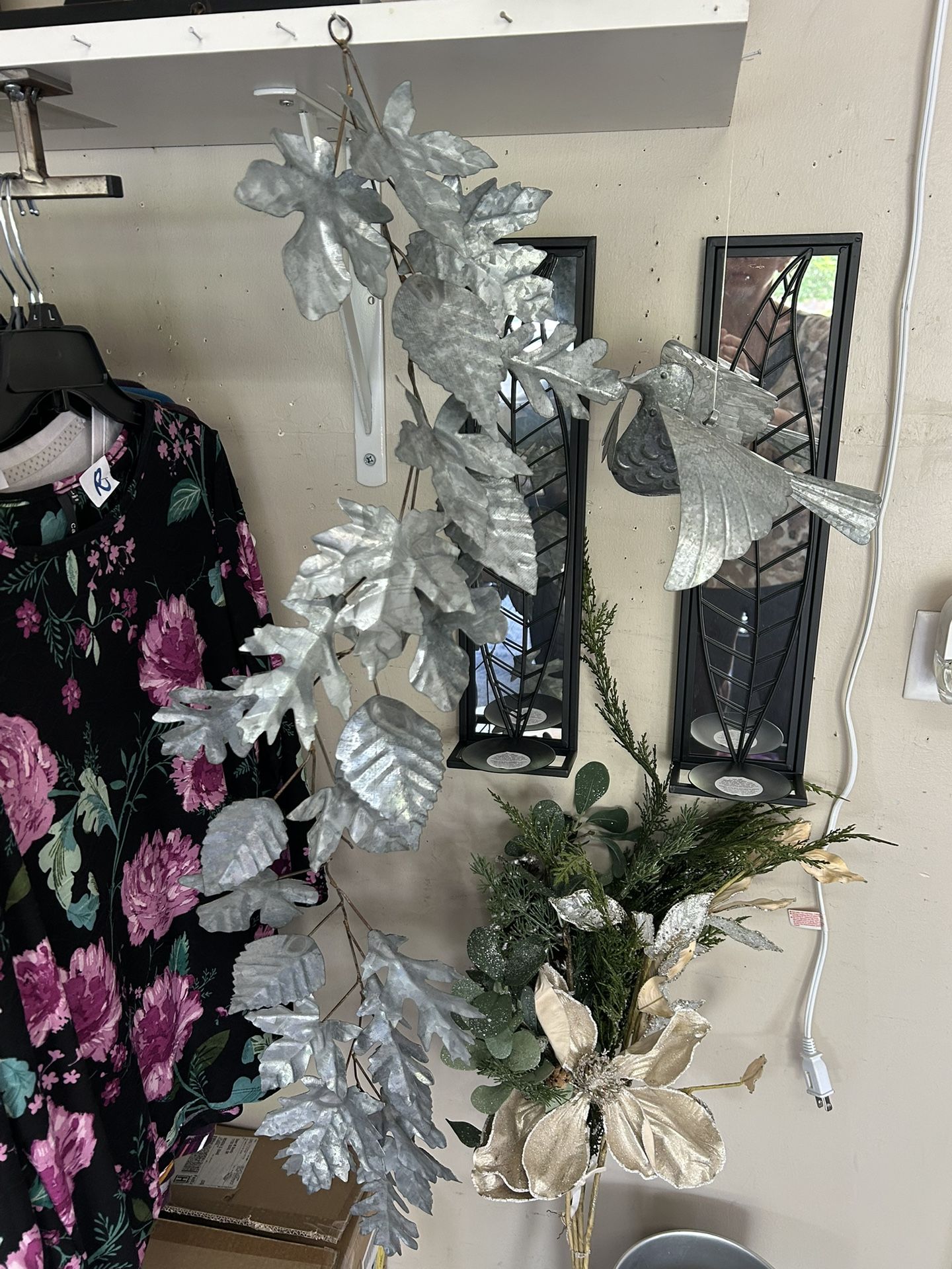 Silver Metal Leaf Decor 40”