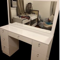 Like New Make Up Vanity White With Large Mirror And Lots Storage 