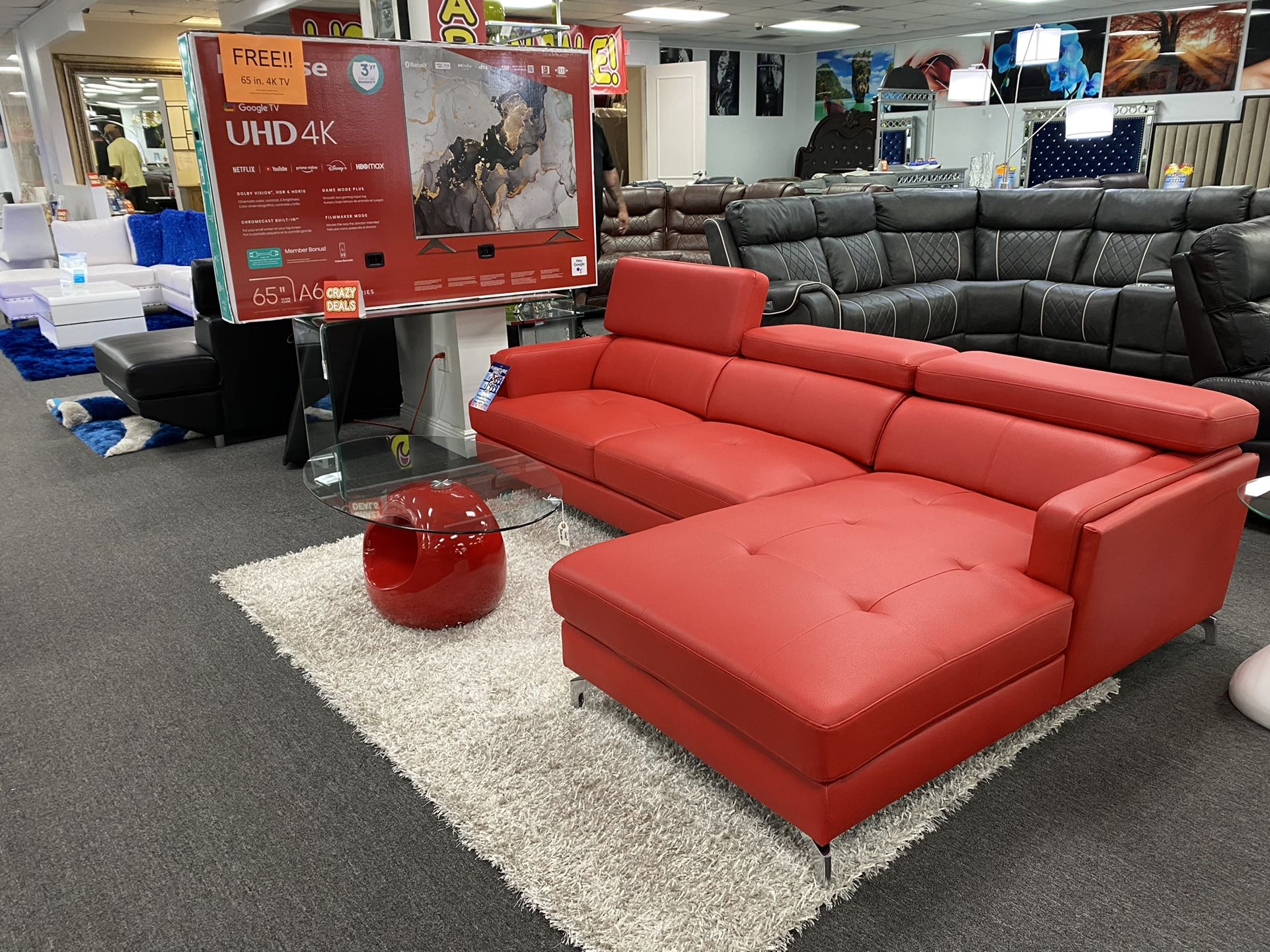 Sectionals On Sale Now $1,399 With Free TV!/ ¡Seccionales a la venta ahora $1,399 con TV gratis!