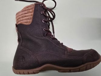 7 Women's North FACE weatherproof Leather Boots