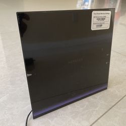Netgear Dual Band Router R6250 Like New Condition