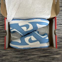 Nike dunk low UNC university blue size 8.5