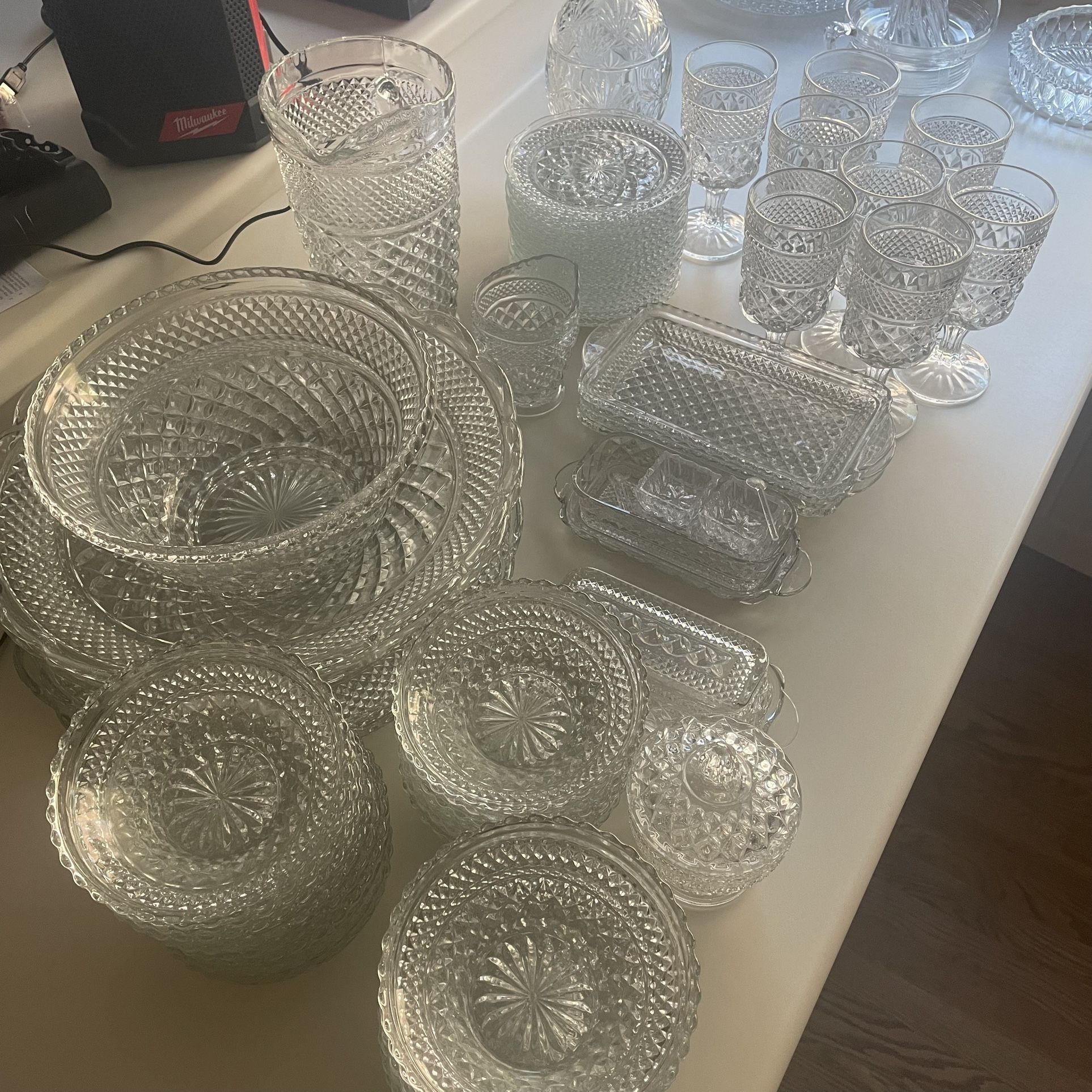 Vintage Glass Set - Around 100 Pieces