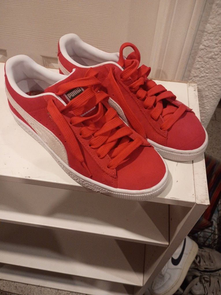 Red Pumas