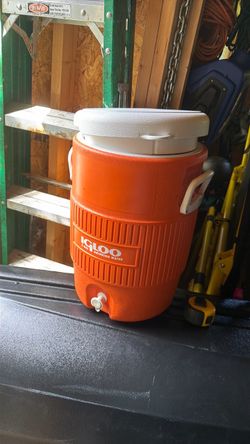 Igloo 5 gallon drinking water cooler