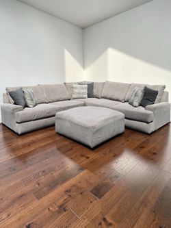 BEAUTIFUL SECTIONAL COUCH