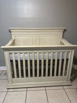 Baby Cache Vienna 4-in-1 Convertible Crib