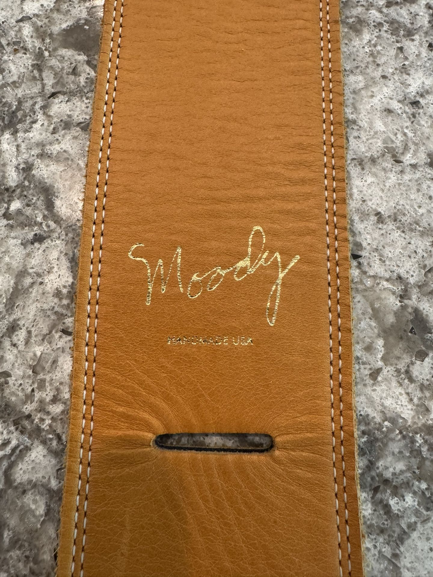 Moody leather guitar Strap