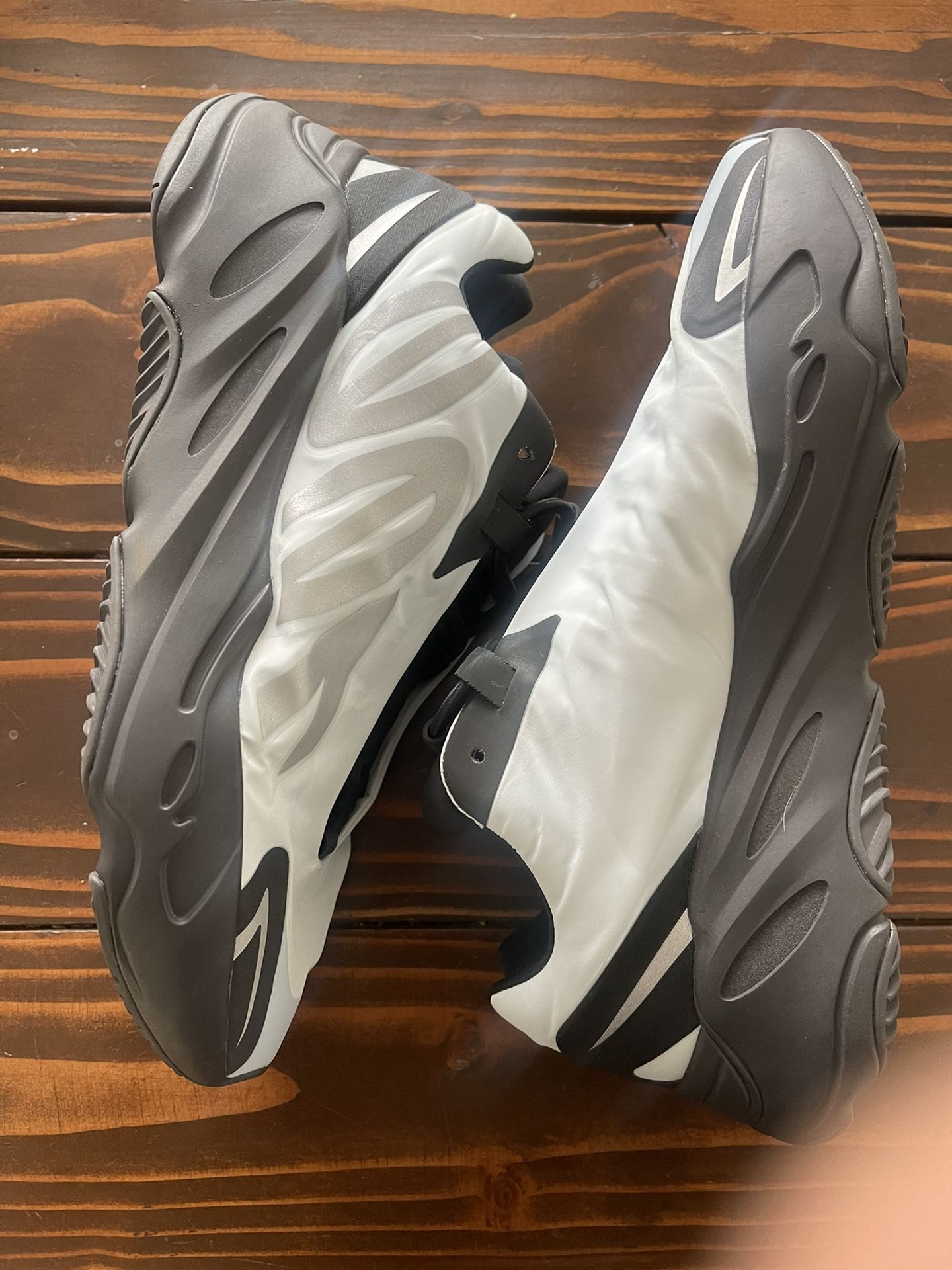 Yeezy 700 MNVN Blue Tint Size