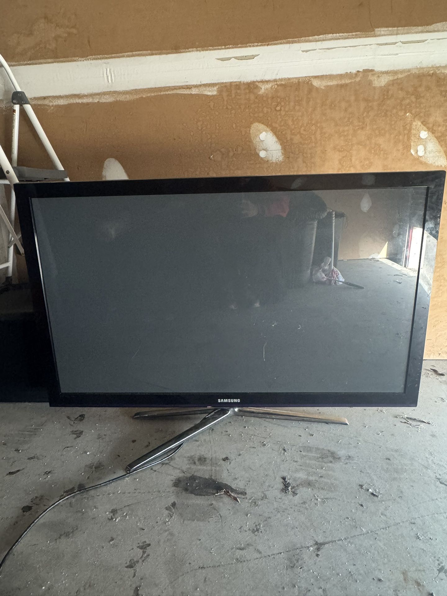55" Samsung TV comes w/remote